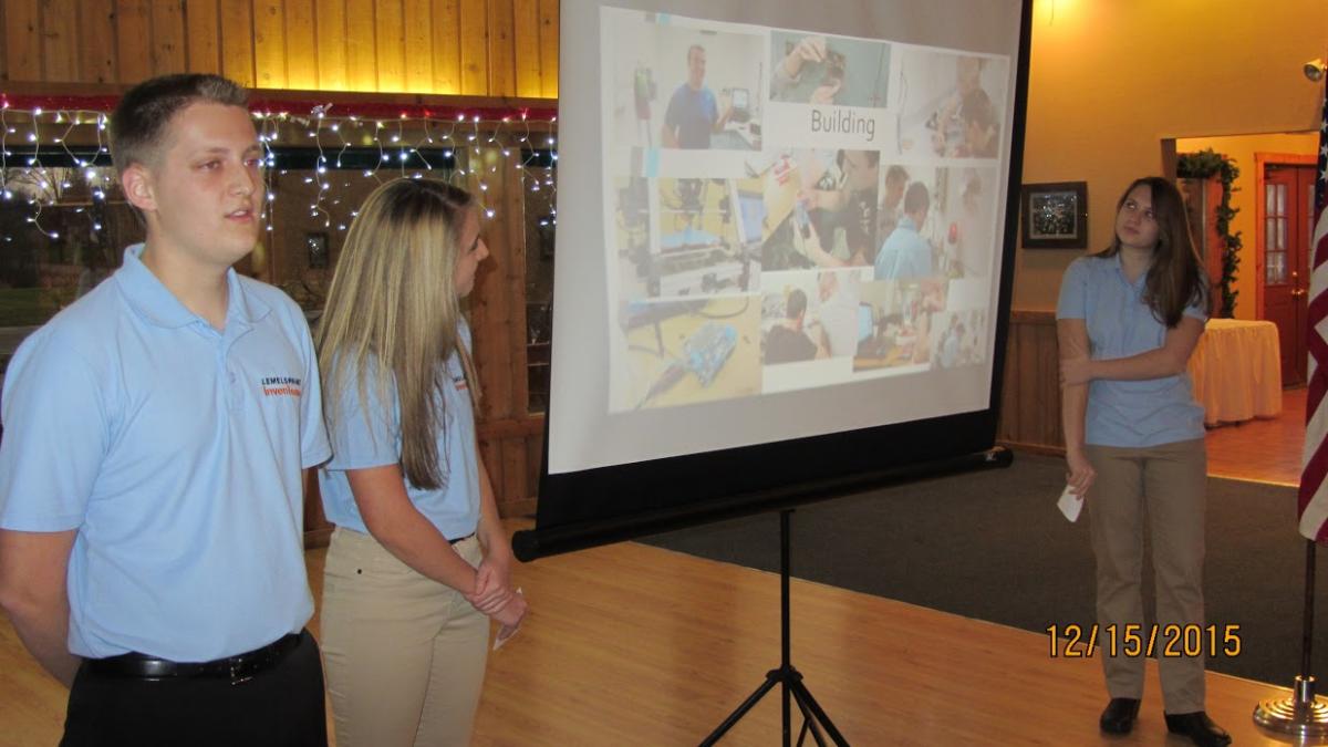 [Robert, Anna, and Jess presenting]